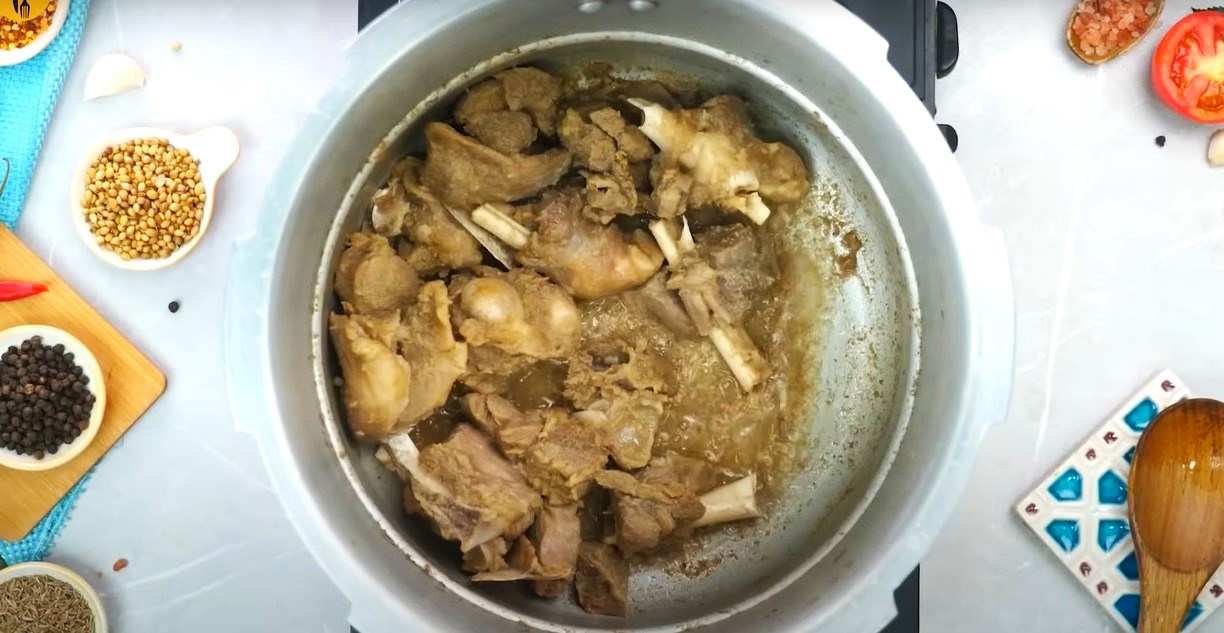 How to Make Delicious Mutton Karahi at Home