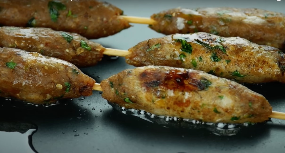 گھر پر مزیدار سیخ کباب بنانے کا مکمل اور تفصیلی طریقہ